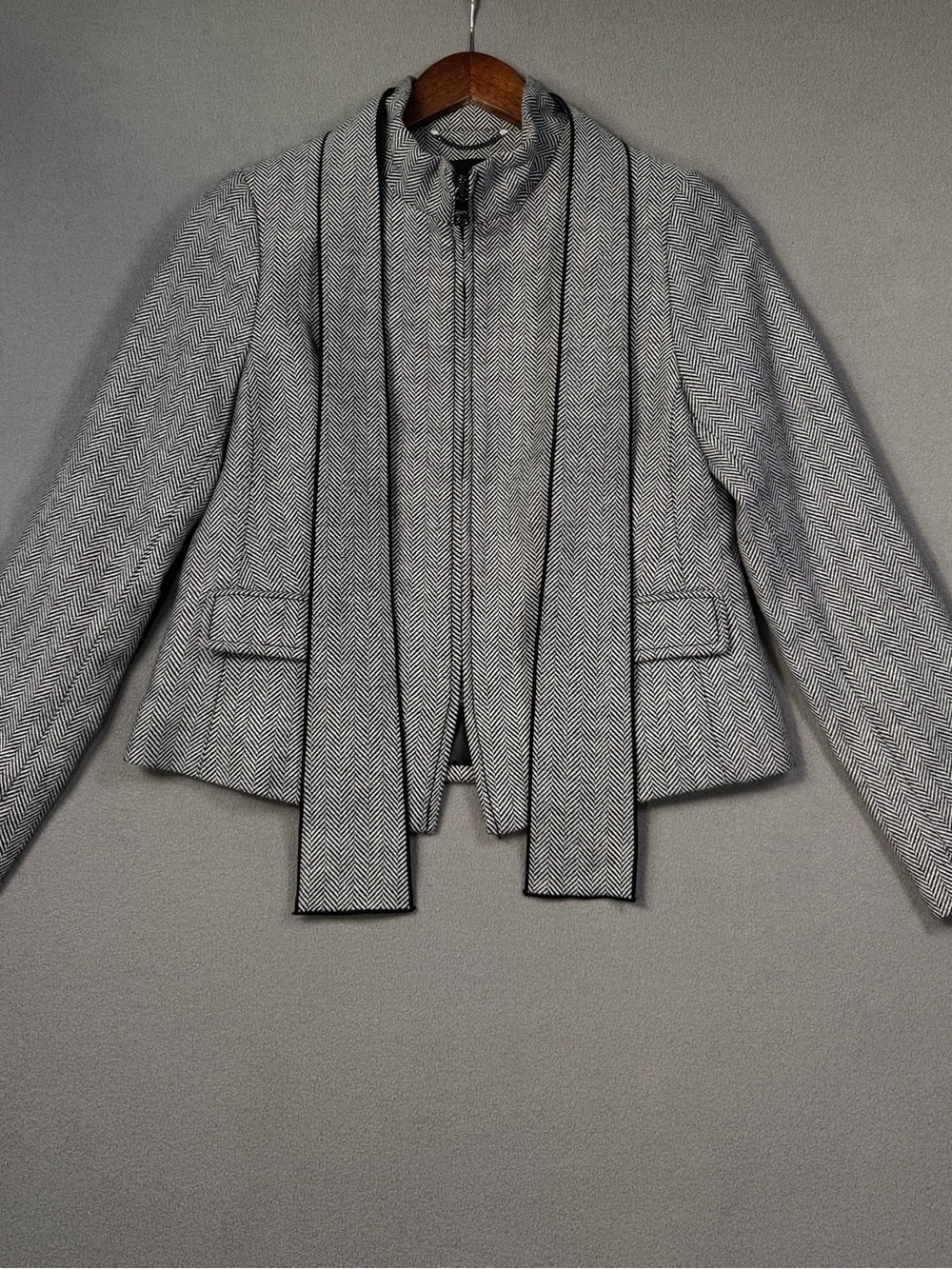 Banana Republic Neck Tie Herringbone Wool Blend Jacket, Gray, Size 2 - Picture 4 of 16
